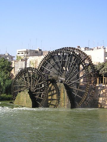 Norias of Hama on the Orontes River/ Author: Heretiq – CC BY-SA 3.0