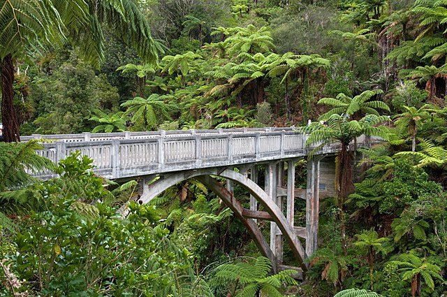 The concrete bridge was constructed in 1936. Author: Evan Goldenberg – CC BY-SA 2.0