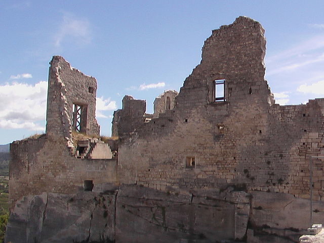 Château de Lacoste – Author: Lefalher – CC BY-SA 3.0