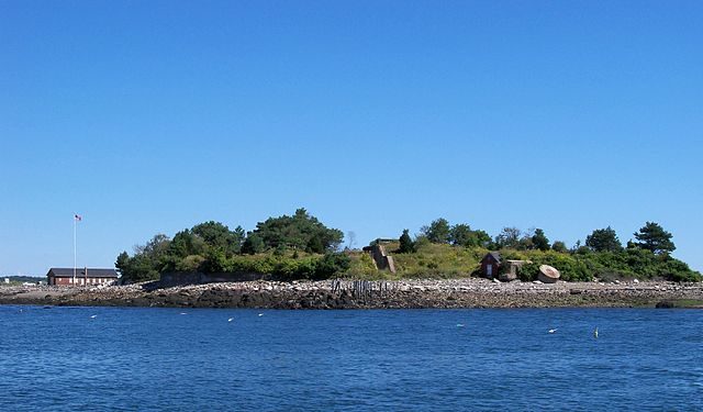 It is placed on the Piscataqua River between New Hampshire and Maine/ Author: AlexiusHoratius – CC BY-SA 3.0