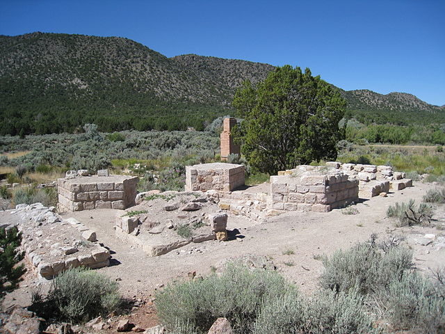 Ruins at Old Iron Town in August 2008 – Author: Rick Willoughby – CC BY 2.0