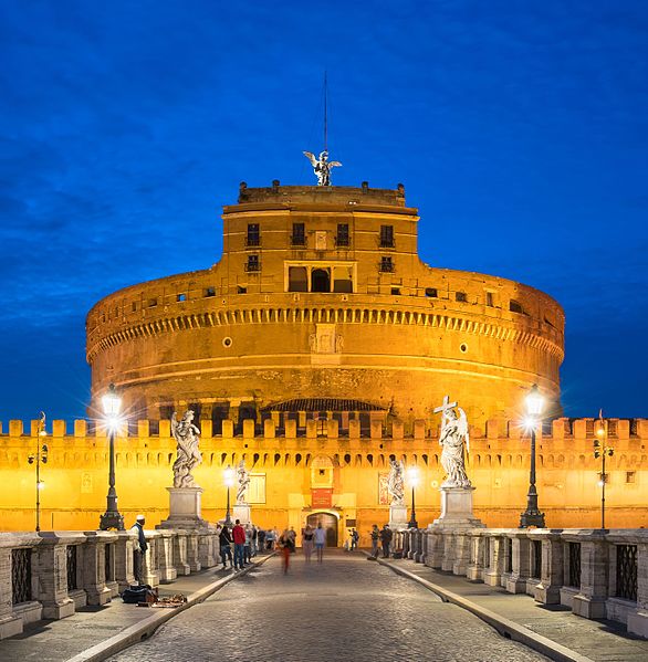 Castel Sant’Angelo as seen from the bridge. Author: Thomas Wolf – CC BY-SA 3.0 de