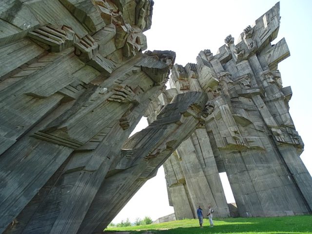 Close-up of the monument. Author: Adam Jones – CC BY-SA 2.0