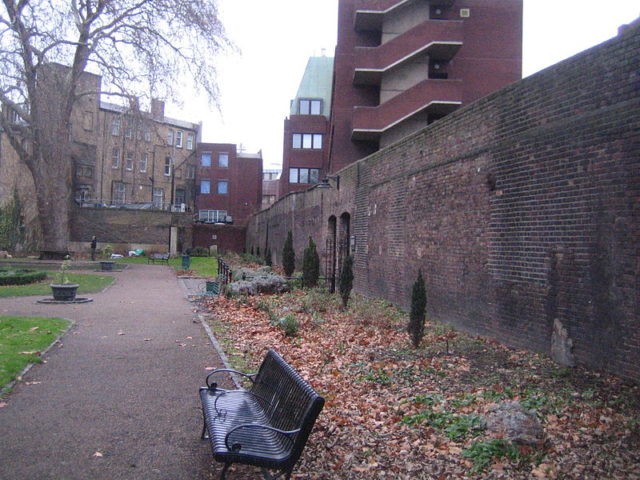 Remaining wall of Marshalsea Prison. Author: Gordon Joly – CC BY-SA 2.0