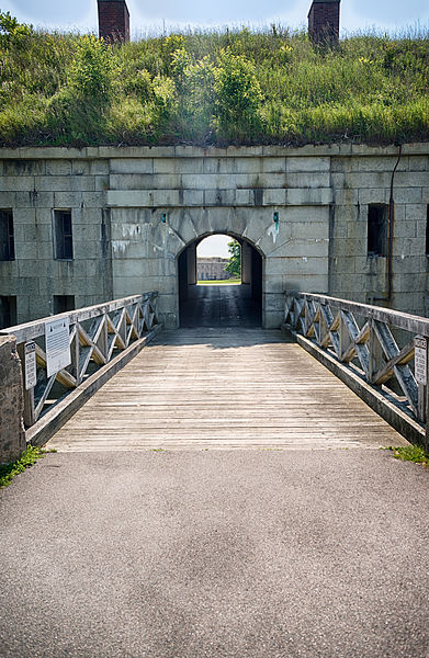 The Gatehouse. Author: Eric Kilby – CC BY-SA 2.0