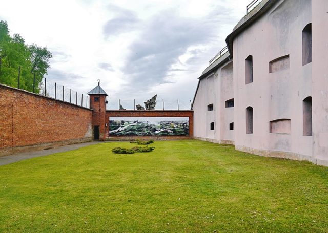 The inner courtyard of the fort. Author: Zairon – CC BY-SA 4.0