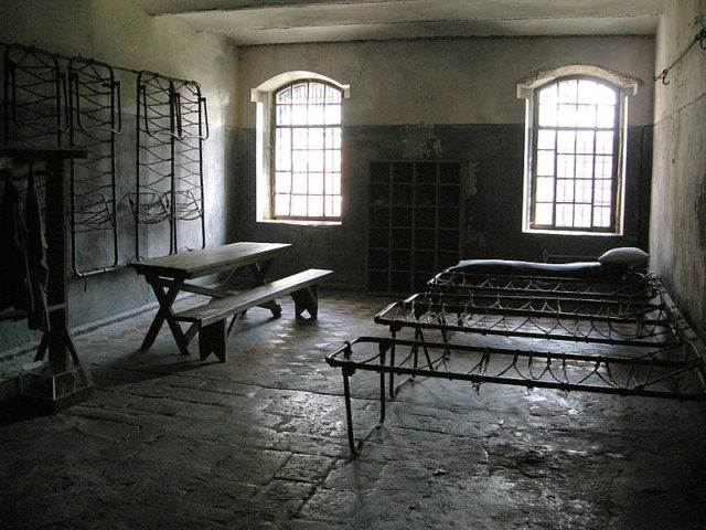 The interior of a prison cell. Author: Andrius Vanagas – CC BY 3.0