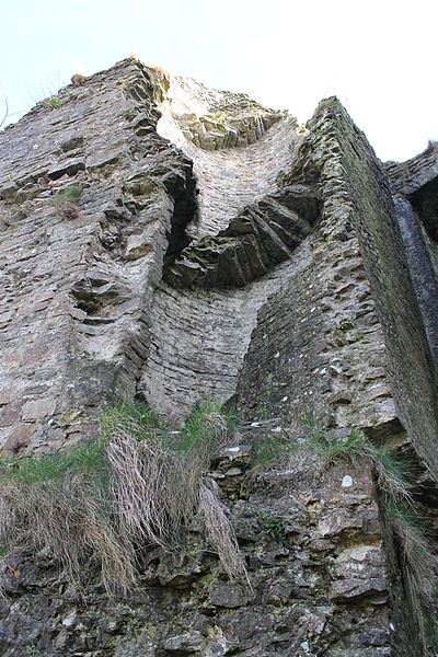 Looking up at the remnants of a spiral staircase. Author: Wici Rhuthun 1 – CC BY-SA 3.0