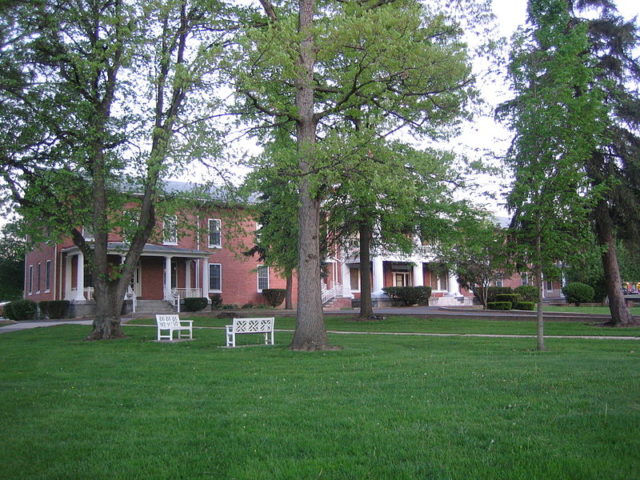 West Virginia Schools for the Deaf and Blind administration building (formerly the Romney Classical Institute). Author: Justin.A.Wilcox – CC BY-SA 4.0