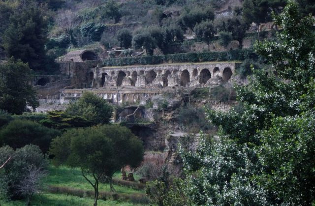 View of imperial complex in Baia, Bay of Naples, Italy – Author: Tyler Bell – CC BY 2.0