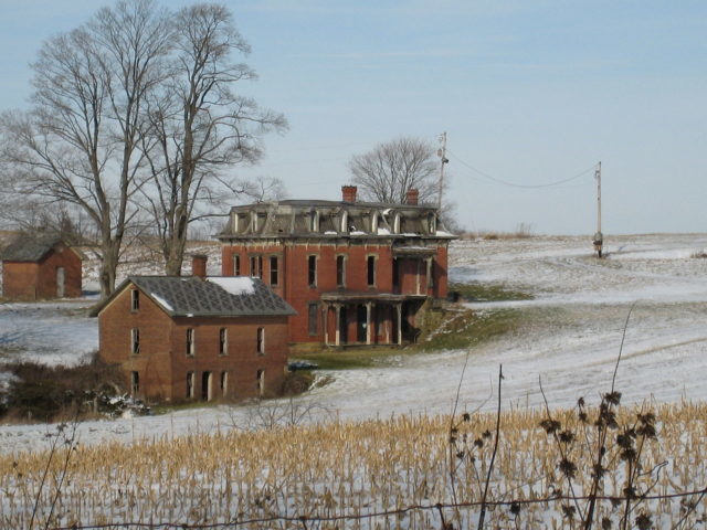 Exterior shot of the Mudhouse Mansion. Photo Credit: ChristopherM – CC BY-SA 3.0