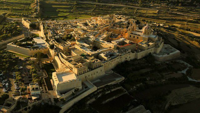 Aerial view of the city of Mdina, Malta. The city was used as King’s Landing filming location in season one Photo Credit: Reuv1 CC BY-SA 3.0