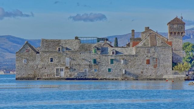 Kaštel Gomilica is a coastal town in Dalmatia, built in the first half of the 16th century by the Benedictine nuns from Split. It’s been used as a backdrop for the Free City of Braavos. Ivan T. CC BY-SA 3.0