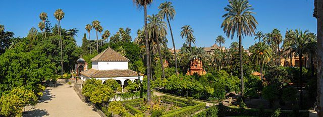 Panorama of the gardens in the Alcázar of Seville in Seville, Andalusia, Spain. Mihael Grmek CC BY-SA 4.0