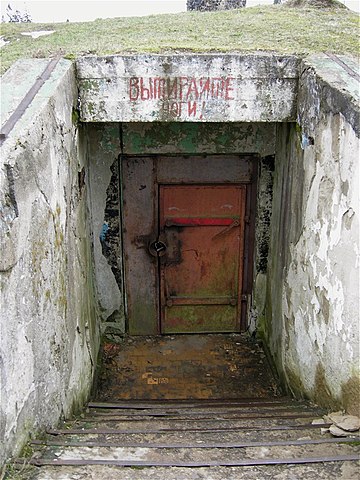 Entrance to the nuclear missile silo/ Author: Charlie Phillips – CC BY 2.0