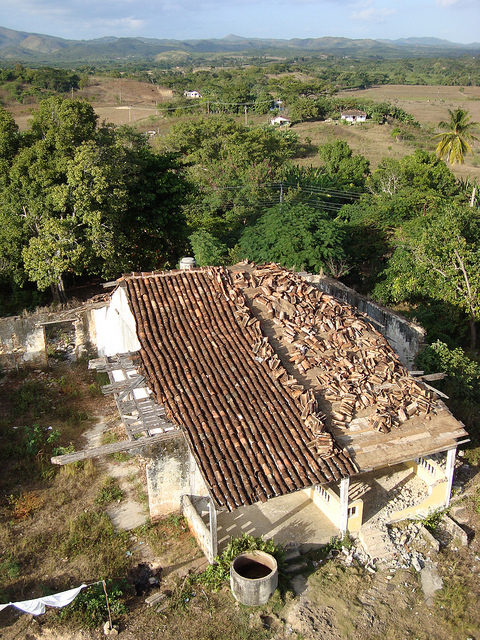 View from Watchtower of the Manaca Iznaga on the Slave quarters – Author: Adam Jones – CC BY 2.0