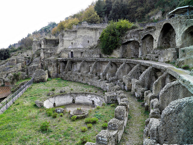 The Hemicycle Nymphaeum Theatre, Archaeological park of Baiae, Baia – Author: Carole Raddato – CC BY 2.0