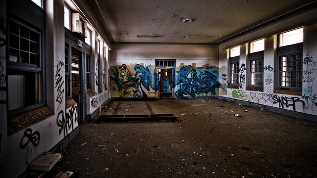 An empty asylum room. Author: Fernando de Sousa – CC BY-SA 2.0
