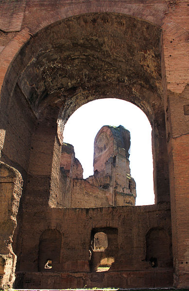 Close-up on one of the arches.