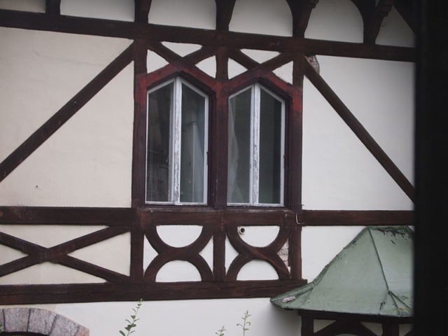 Close-up on the facade and windows.