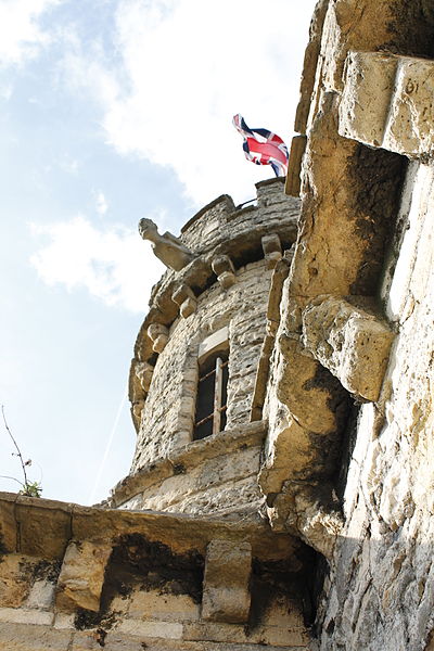 Close view of a turret. Author: Stuart Herrington – CC BY-SA 3.0