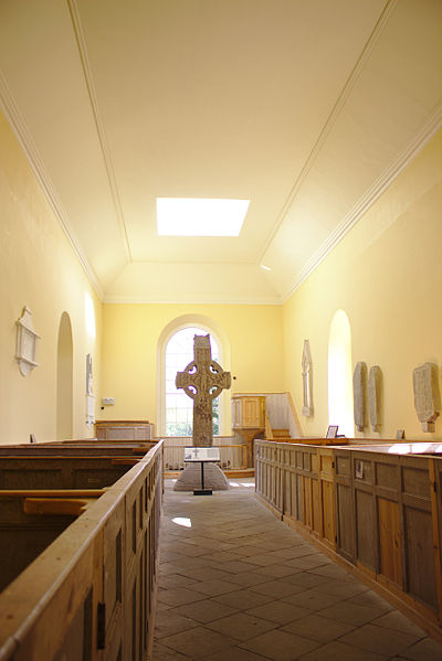 Durrow Abbey and High Cross. Author: Seán Dunne – CC BY-SA 4.0