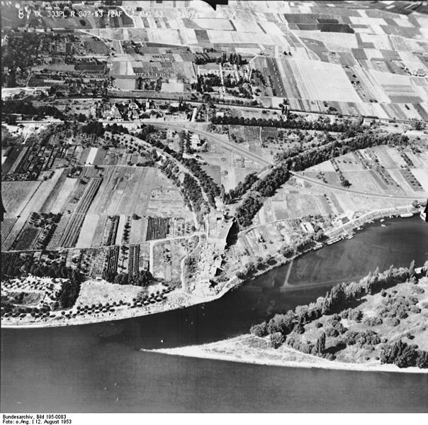 Part of the bridge in 1953. Author: Bundesarchiv – CC BY-SA 3.0 de