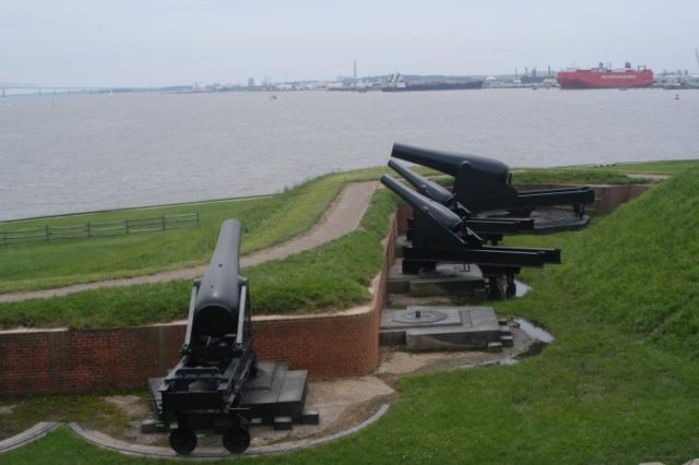 Some of the fort’s cannons. Author: Lorax – CC BY-SA 3.0