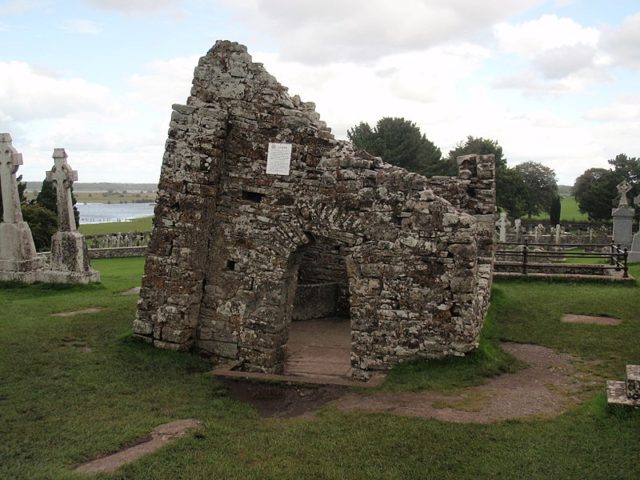 Temple Ciarán. Author: XeresNelro – CC BY-SA 4.0