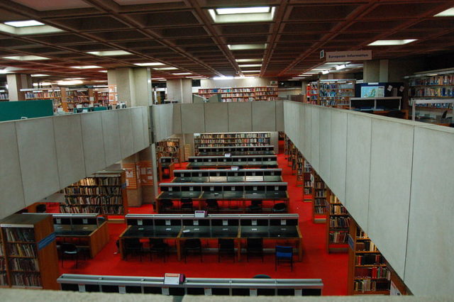 Part of the reading rooms. Author: Simon gray – CC BY-SA 2.0