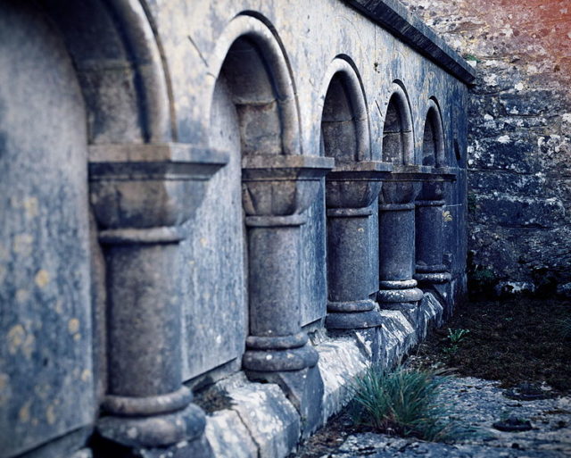 Part of the stone artwork. Author: Rob Hurson – CC BY-SA 4.0