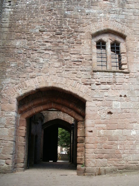 The gatehouse passageway. Author: Hchc2009 – CC BY-SA 3.0