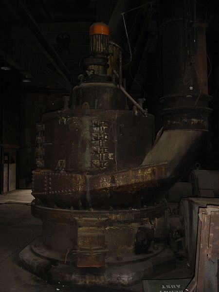 Photo of the old coal crusher. Author: Andy Mitchell – CC BY-SA 2.5