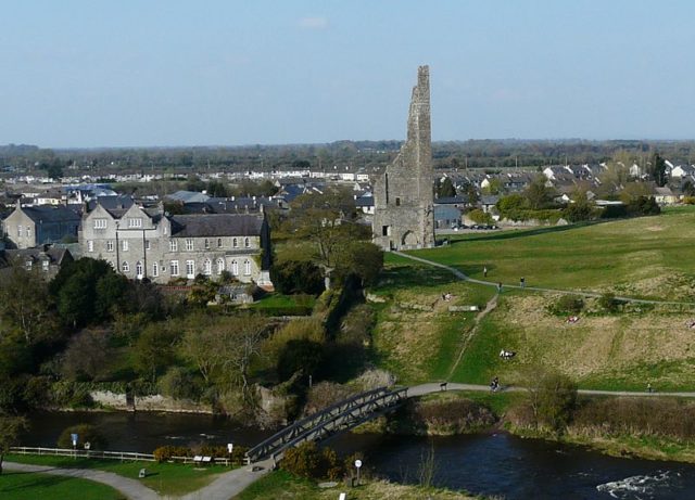 Talbots Castle and the Yellow Steeple. Author: Bkwillwm – CC BY-SA 3.0