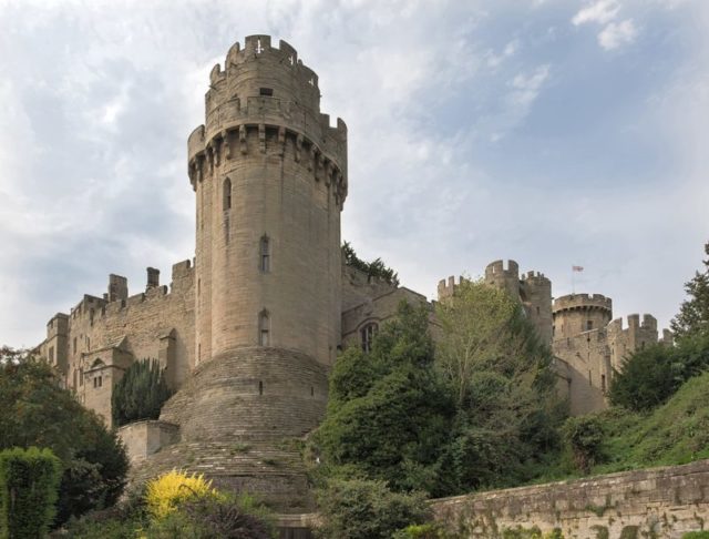 Caesar’s Tower erected during the 14th century. Author: DeFacto – CC BY-SA 4.0