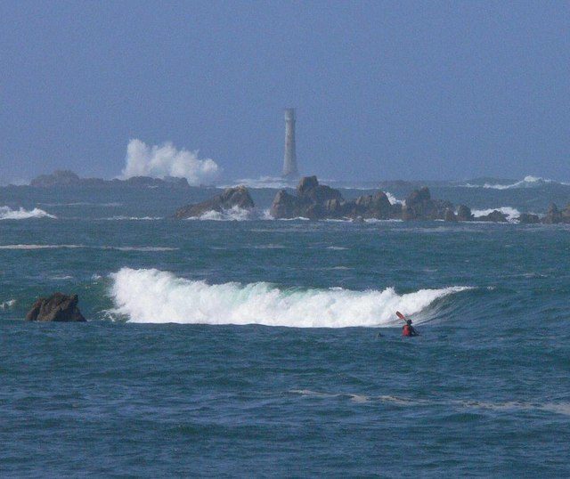 The lighthouse during high waves. Author: John Davey – CC BY-SA 2.0