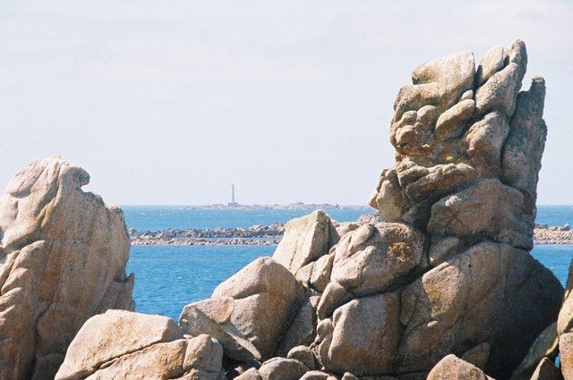 The lighthouse as seen from St. Agnes. Author: Chris Downer -CC BY-SA 2.0