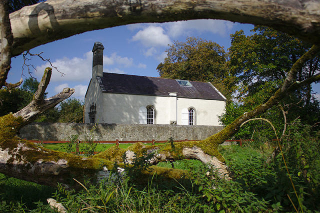 The old church. Author: Seán Dunne – CC BY-SA 4.0