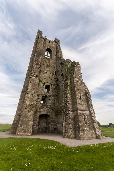 The only remains of St Mary’s Abbey. Author: Ioszhka – CC BY-SA 4.0