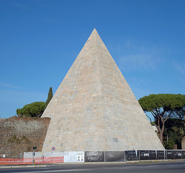 The pyramid in 2014. Author: Livioandronico2013 – CC BY-SA 4.0
