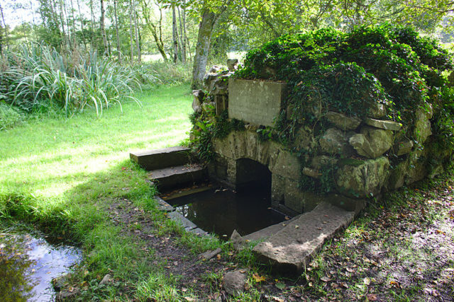 The holy well. Author: Seán Dunne – CC BY-SA 4.0