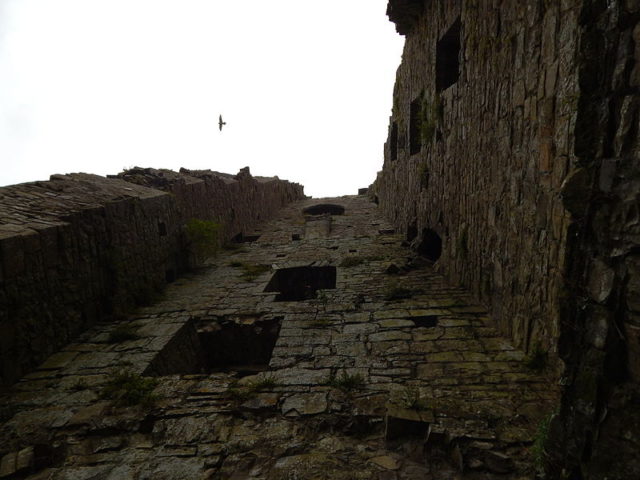 Within the bell tower, looking up. Author: Ianfhunter – CC BY 4.0