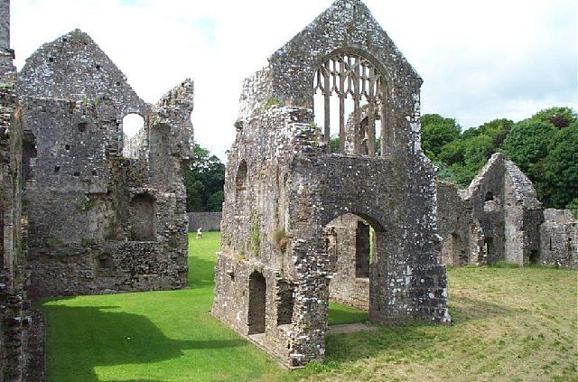 It was a favorite residence of the bishops of St. Davids/ Author: Garth Newton – CC BY-SA 2.0