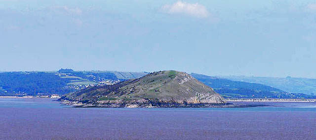 Brean Down as seen from Steep Holm island/ Author: Martin Southwood – CC BY-SA 2.0