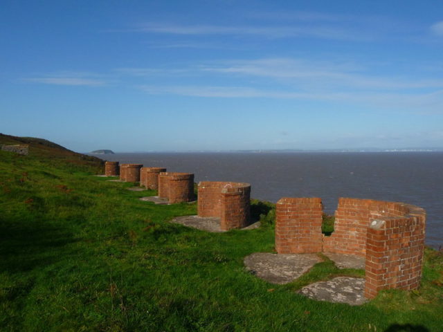 The Coastal Battery gun site/ Author: Chris Talbot – CC BY-SA 2.0