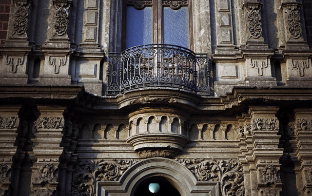 Detail of the facade. Author: Eneas De Troya – CC BY 2.0