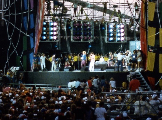 During the Live Aid concert. Author: Squelle – CC BY-SA 3.0