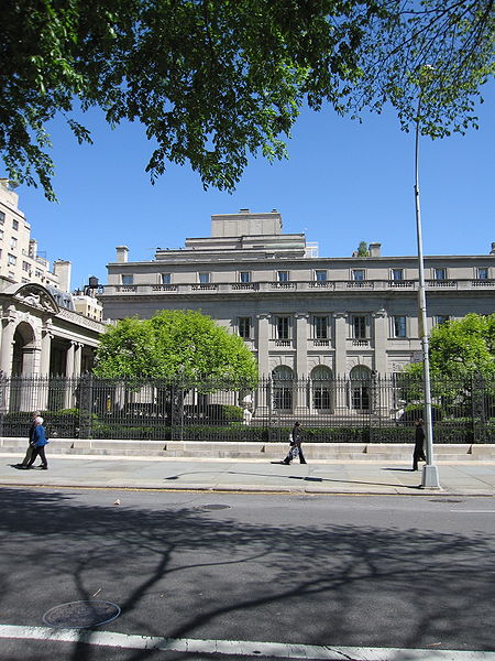 Henry C. Frick House on 5th Avenue in New York. Author: Gryffindor – CC BY-SA 3.0