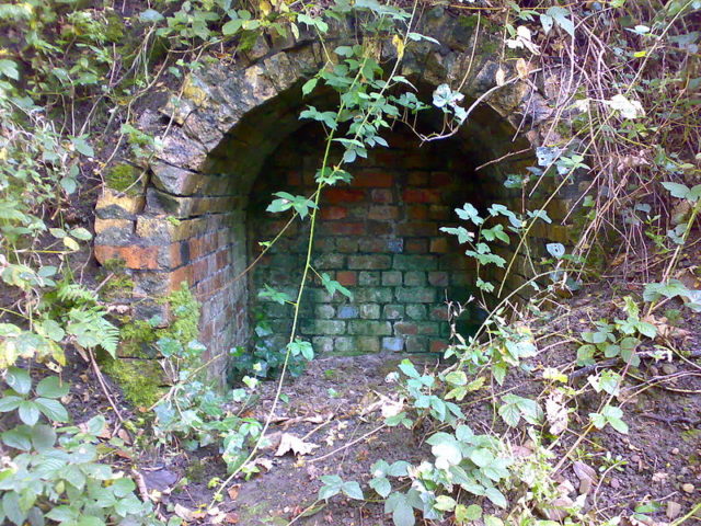 Old entrance bricked-up. Author: Parrot of Doom – CC BY-SA 3.0