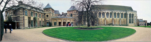 Eltham Palace’s north side. Author: Nick Blackburn – CC BY-SA 2.5